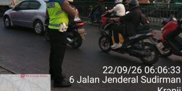Jaga Jakarta On The Spot ; Polsek Bekasi Barat Intensifkan Pengaturan Lalu Lintas Pagi, Bantu Warga Beraktivitas
